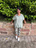 Lade das Bild in den Galerie-Viewer, Leinen Tunika / Bluse mit Cut Out
