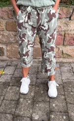 Lade das Bild in den Galerie-Viewer, 7/8 Joggpants Camouflage
