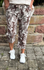 Lade das Bild in den Galerie-Viewer, 7/8 Joggpants Camouflage
