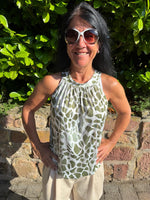 Lade das Bild in den Galerie-Viewer, Neckholder Top Phantasie in vielen Mustern
