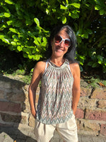Lade das Bild in den Galerie-Viewer, Neckholder Top Phantasie in vielen Mustern
