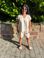 Lade das Bild in den Galerie-Viewer, T-Shirt Uni mit farblich abgesetzten Armbündchen
