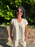 Lade das Bild in den Galerie-Viewer, T-Shirt Uni mit farblich abgesetzten Armbündchen
