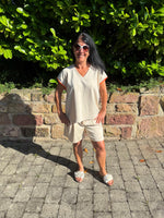Lade das Bild in den Galerie-Viewer, T-Shirt Uni mit farblich abgesetzten Armbündchen
