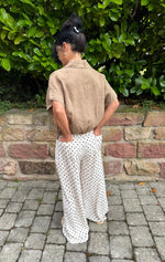 Lade das Bild in den Galerie-Viewer, Sommerhose mit Punkten in fünf Farben
