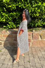 Lade das Bild in den Galerie-Viewer, Maxikleid Smile More
