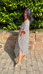 Lade das Bild in den Galerie-Viewer, Maxikleid Smile More
