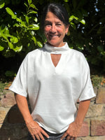 Lade das Bild in den Galerie-Viewer, T-Shirt Bella mit Stehkragen
