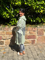 Lade das Bild in den Galerie-Viewer, Jacke Skull &amp; Cut Out
