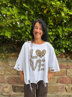 Lade das Bild in den Galerie-Viewer, Oversize Shirt Love in drei Farben
