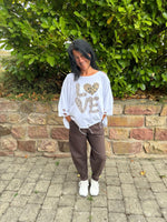 Lade das Bild in den Galerie-Viewer, Oversize Shirt Love in drei Farben
