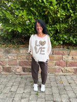 Lade das Bild in den Galerie-Viewer, Oversize Shirt Love in drei Farben
