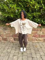 Lade das Bild in den Galerie-Viewer, Oversize Shirt Love in drei Farben
