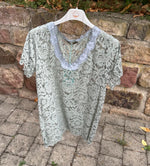 Lade das Bild in den Galerie-Viewer, T-Shirt Spitze in neun Farben
