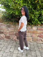 Lade das Bild in den Galerie-Viewer, T-Shirt Spitze in neun Farben
