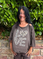 Lade das Bild in den Galerie-Viewer, Oversize Shirt Love in drei Farben
