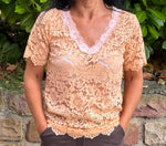 Lade das Bild in den Galerie-Viewer, T-Shirt Spitze in neun Farben

