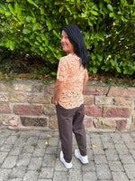 Lade das Bild in den Galerie-Viewer, T-Shirt Spitze in neun Farben
