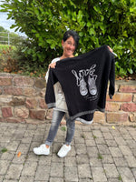 Lade das Bild in den Galerie-Viewer, Strickpullover "Love Travel"

