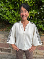 Lade das Bild in den Galerie-Viewer, Strickjacke mit Streifendetail
