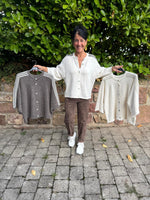 Lade das Bild in den Galerie-Viewer, Strickjacke mit Streifendetail
