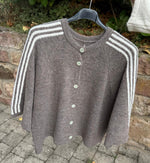 Lade das Bild in den Galerie-Viewer, Strickjacke mit Streifendetail
