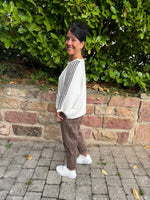 Lade das Bild in den Galerie-Viewer, Strickjacke mit Streifendetail
