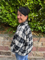 Lade das Bild in den Galerie-Viewer, Blousonjacke Karo
