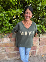 Lade das Bild in den Galerie-Viewer, Langarmshirt "HEY"
