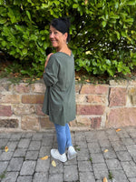 Lade das Bild in den Galerie-Viewer, Langarmshirt "HEY"
