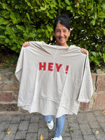 Lade das Bild in den Galerie-Viewer, Langarmshirt "HEY"

