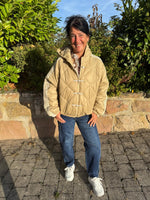 Lade das Bild in den Galerie-Viewer, Steppjacke mit Kapuze
