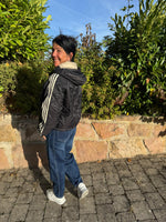 Lade das Bild in den Galerie-Viewer, Steppjacke mit Kapuze
