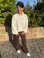 Lade das Bild in den Galerie-Viewer, Strickpullover mit gerafftem Stehkragen
