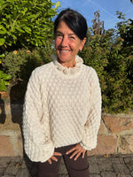 Lade das Bild in den Galerie-Viewer, Strickpullover mit gerafftem Stehkragen
