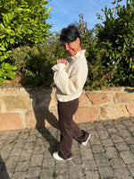 Lade das Bild in den Galerie-Viewer, Strickpullover mit gerafftem Stehkragen
