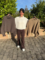 Lade das Bild in den Galerie-Viewer, Strickpullover mit gerafftem Stehkragen
