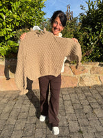 Lade das Bild in den Galerie-Viewer, Strickpullover mit gerafftem Stehkragen
