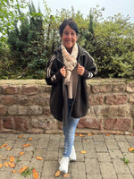 Lade das Bild in den Galerie-Viewer, Kapuzenjacke kuschelig und trendy
