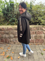 Lade das Bild in den Galerie-Viewer, Kapuzenjacke kuschelig und trendy
