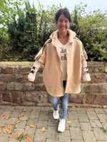 Lade das Bild in den Galerie-Viewer, Kapuzenjacke kuschelig und trendy
