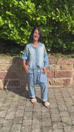 Laden und Abspielen von Videos im Galerie-Viewer, Jeansbluse Cut Out
