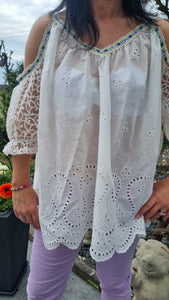 Bluse "Cut out Flower" reduziert statt 49,90 jetzt 29,90